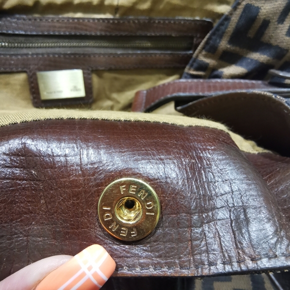 (sold)100% Authentic Fendi De Jour Large Zucca - Picture 11 of 16